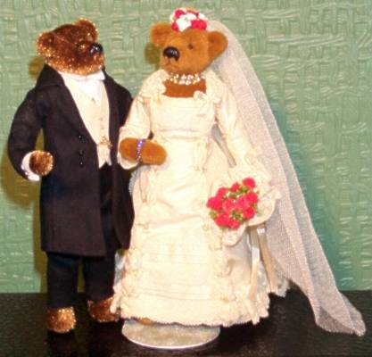 Beartrice + Groom 2.JPG (25030 bytes)