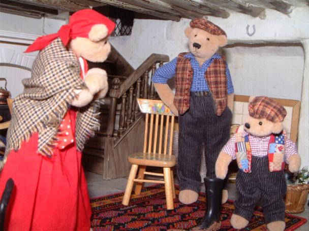 Country folk 2.JPG (53863 bytes)