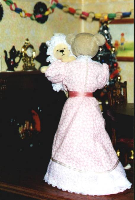 Edwardian_lady_with_baby
