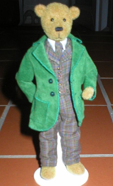 Gent in green.JPG (43471 bytes)