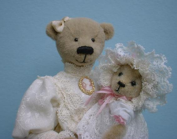 Lady + Child close-up