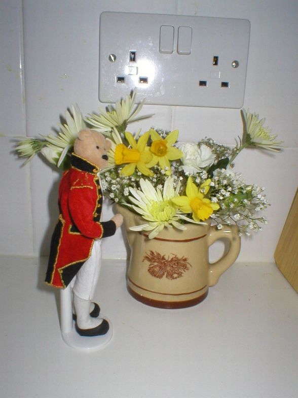 Soldier with flowers.JPG (55685 bytes)