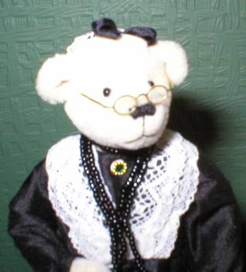 Victorian Grandma close.JPG (18731 bytes)