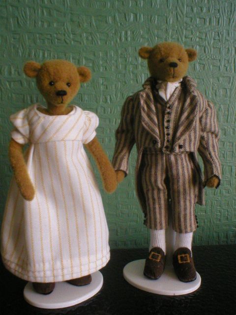 couple Regency2.JPG (54034 bytes)