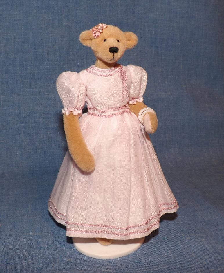 early victorian ball gown.jpg (94014 bytes)