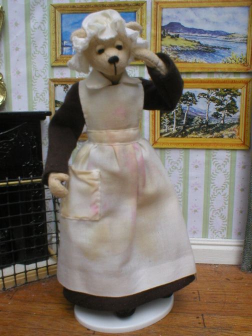 messy maid3.JPG (54737 bytes)