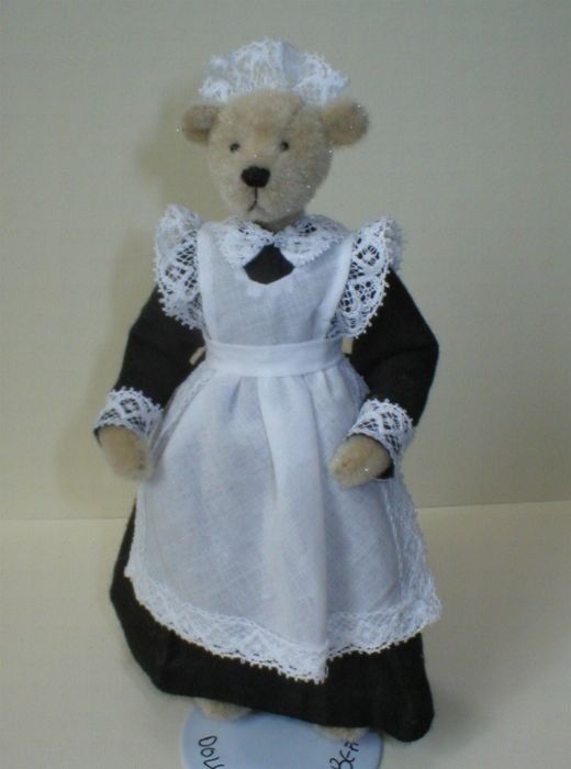 parlour maid7.JPG (32923 bytes)