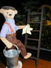 window cleaner1.JPG (47337 bytes)